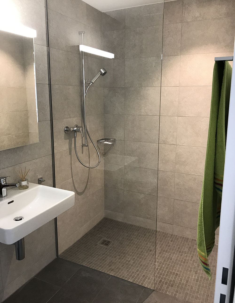 Wohnung Badezimmer Dusche
